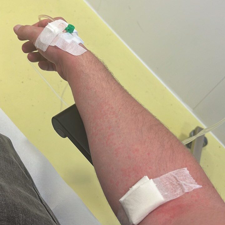 photo 5936135593736124590 y